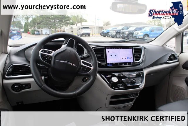 Used 2024 Black Chrysler Touring L image 8