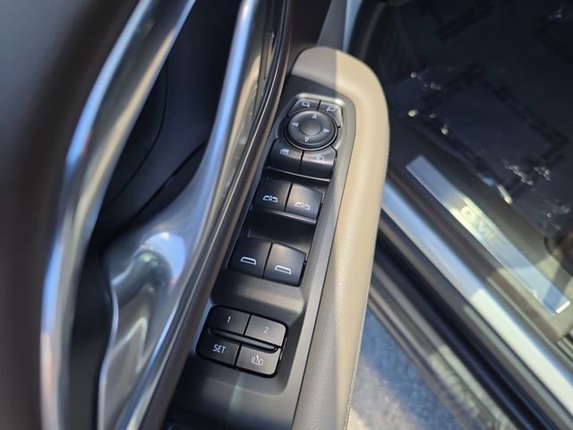 2022 GMC Yukon SLT - Photo 17