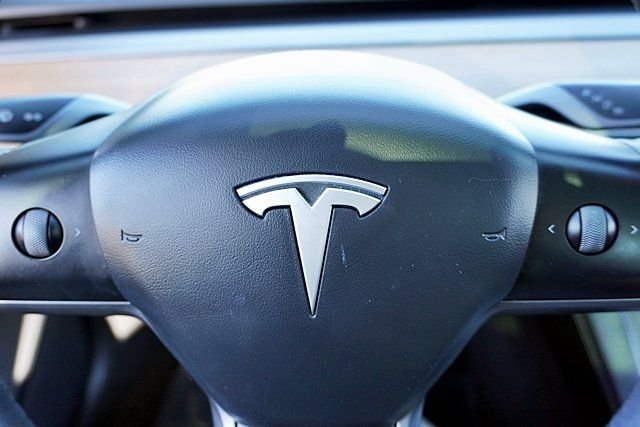 Used 2023  Tesla Base image 37