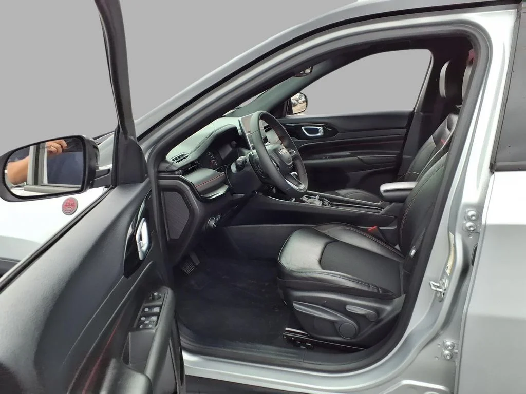 Used 2025 Silver Jeep Trailhawk image 20