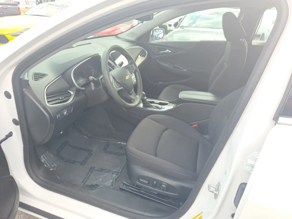 Used 2024 White Chevrolet LT image 3