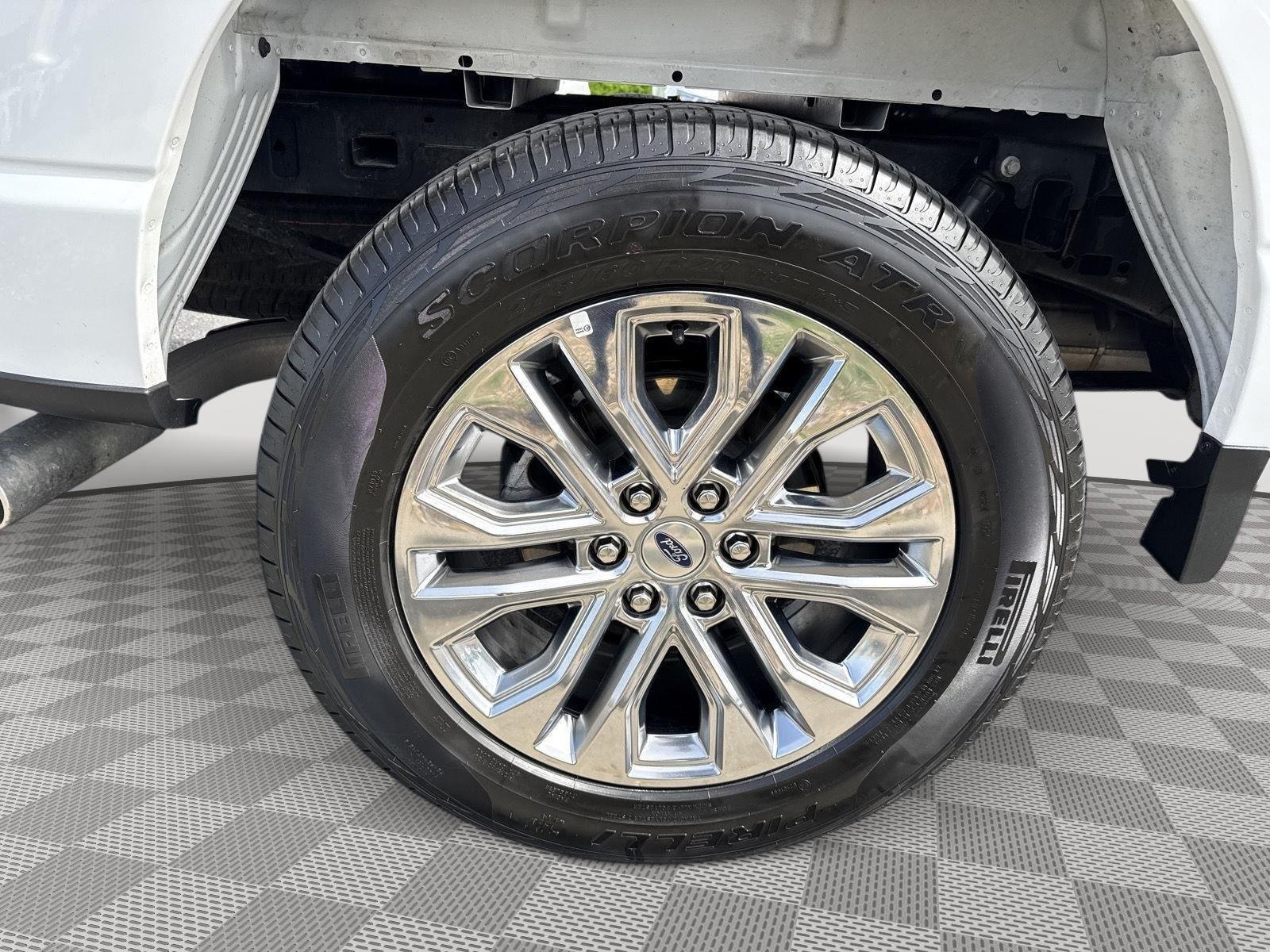 Used 2024 Oxford White Ford XLT image 17