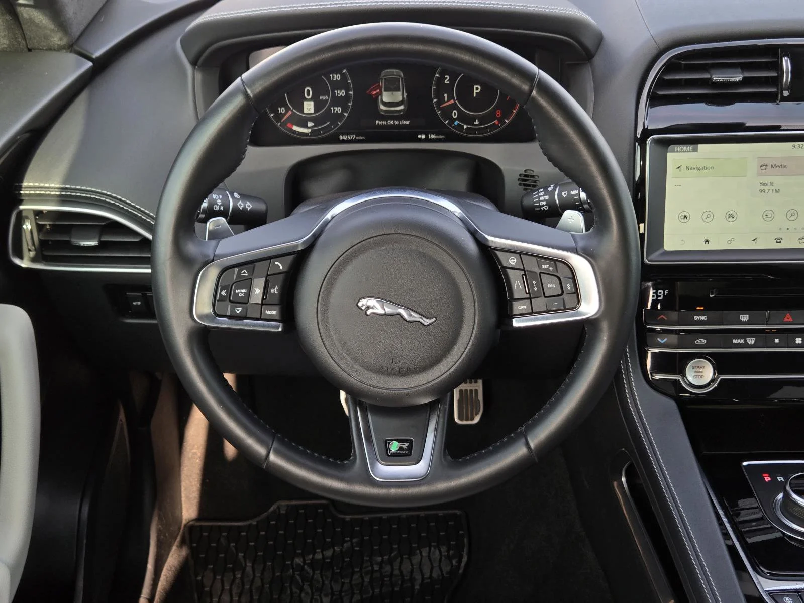 Used 2020 Fuji White Jaguar 25t R-Sport image 27