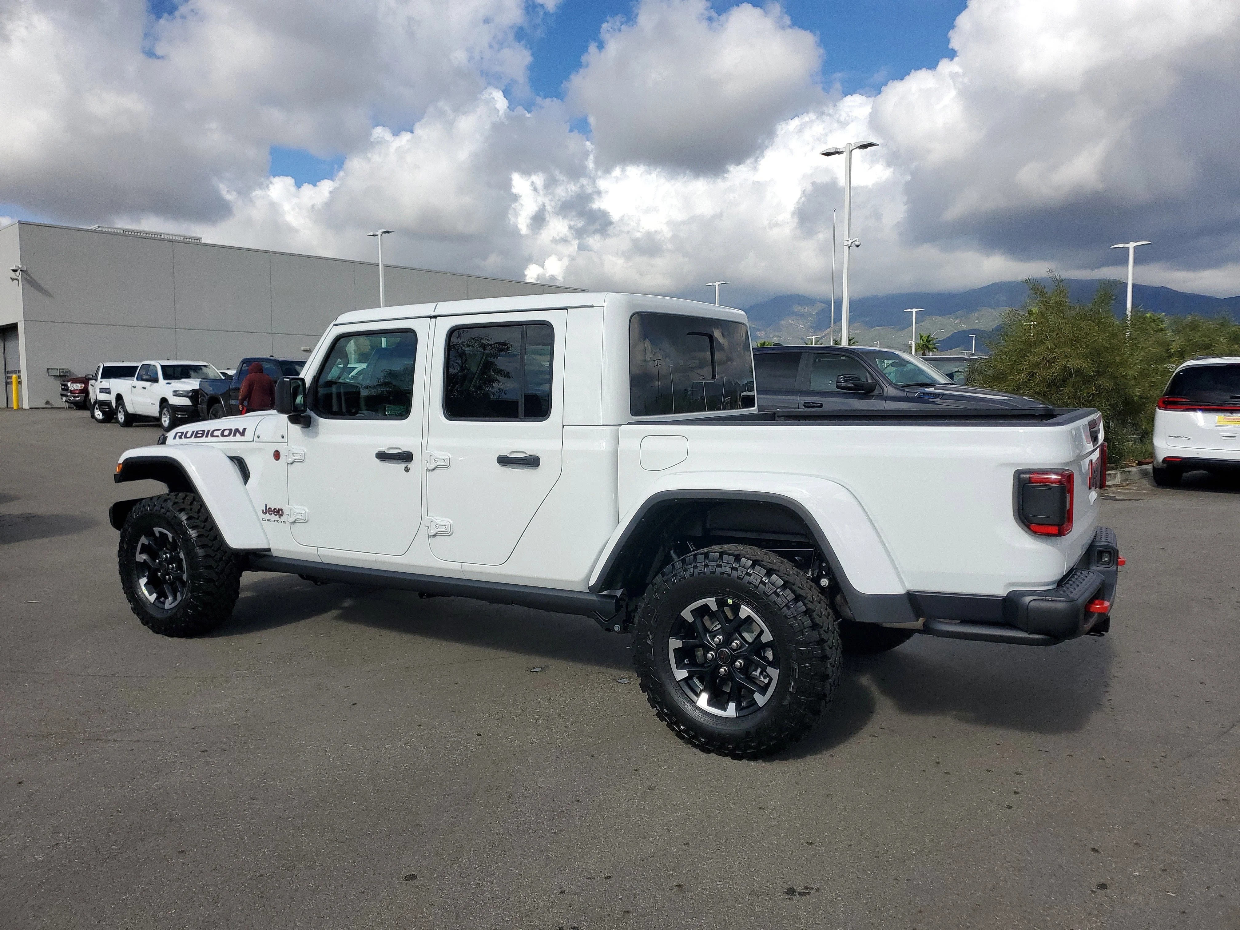 New 2026 Bright White Clear-Coat Exterior Paint Jeep Rubicon image 3