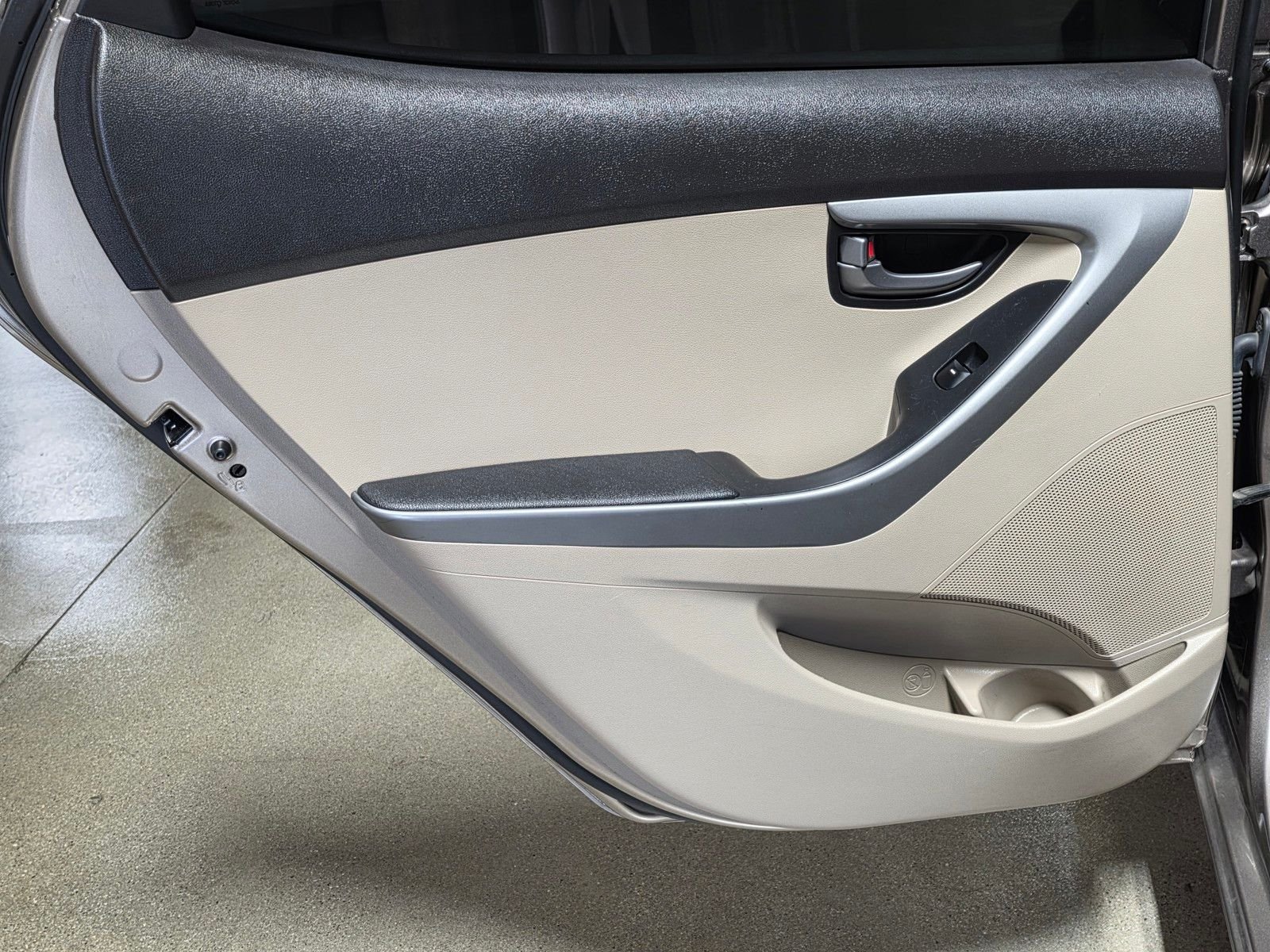 Used 2014 Desert Bronze Hyundai SE image 13