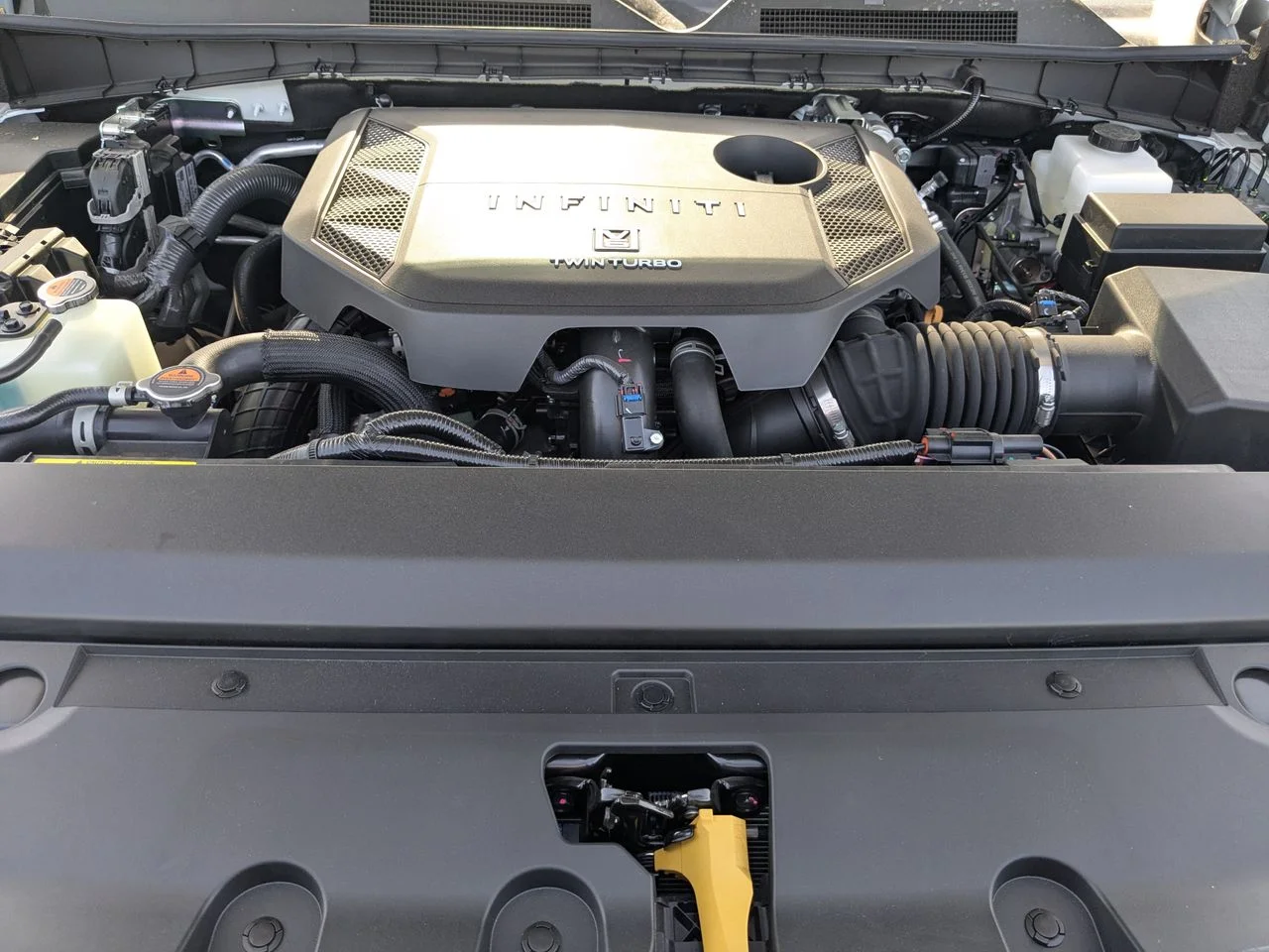 New 2026 RADIANT WHITE INFINITI Luxe 2WD image 10