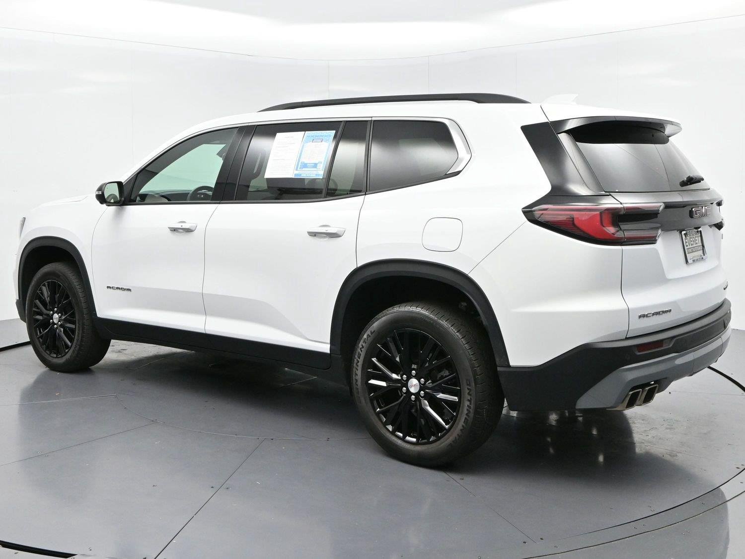 Used 2024 Summit White GMC FWD Elevation image 4
