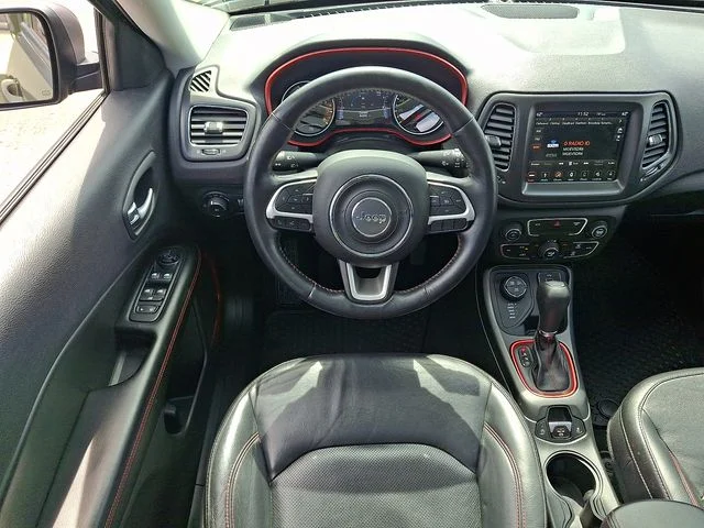 Used 2018 Green Jeep Trailhawk image 11