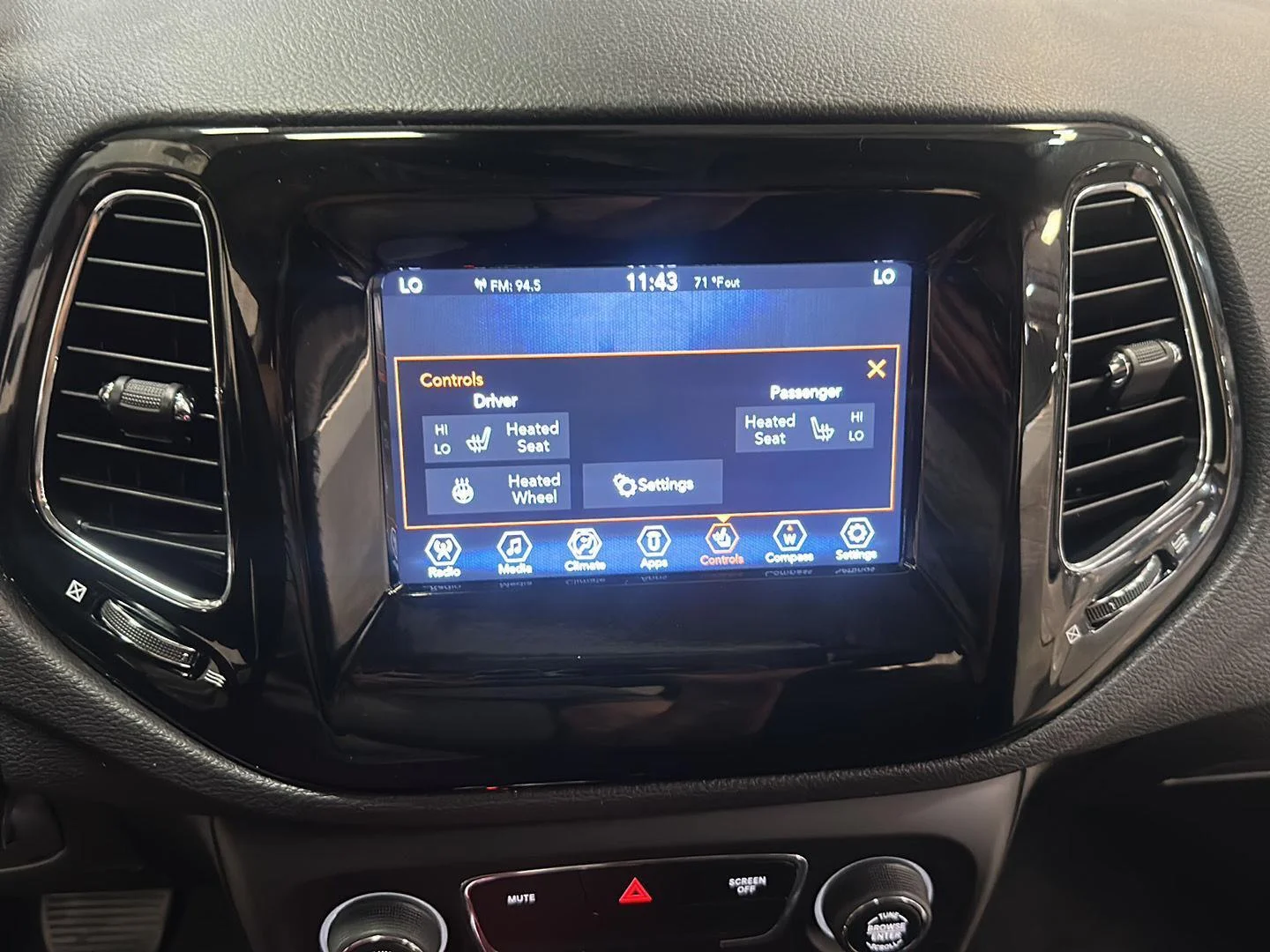Used 2019 White Clearcoat Jeep Altitude image 22