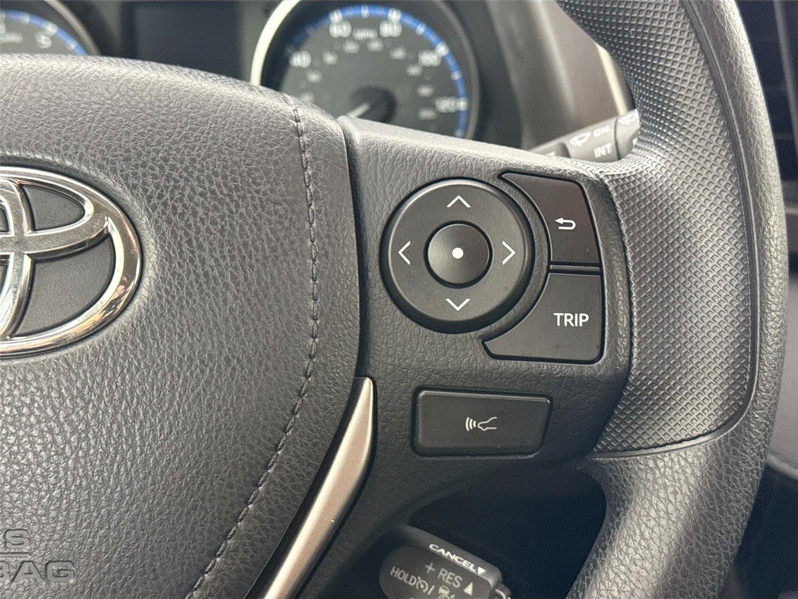 Used 2018 Super White Toyota LE image 17