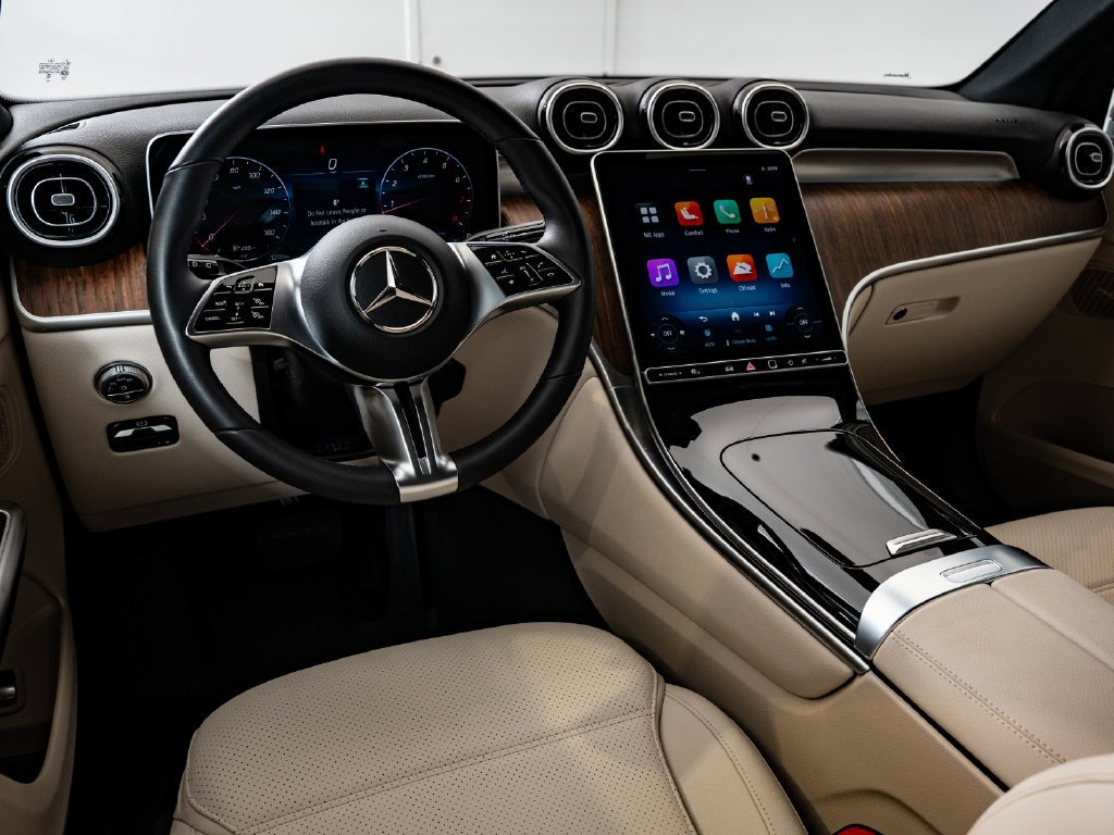 Used 2026 Black Mercedes-Benz GLC 300 image 4
