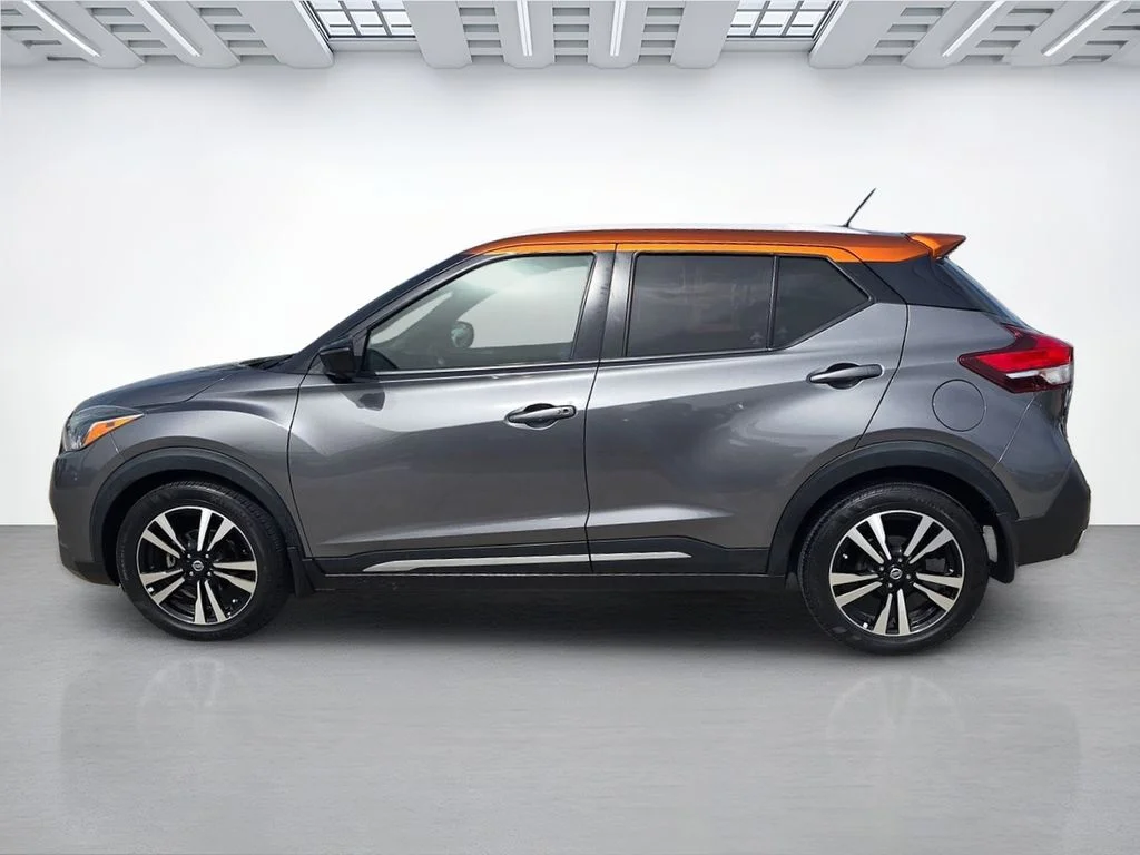 Used 2020 Gray Nissan SR image 6