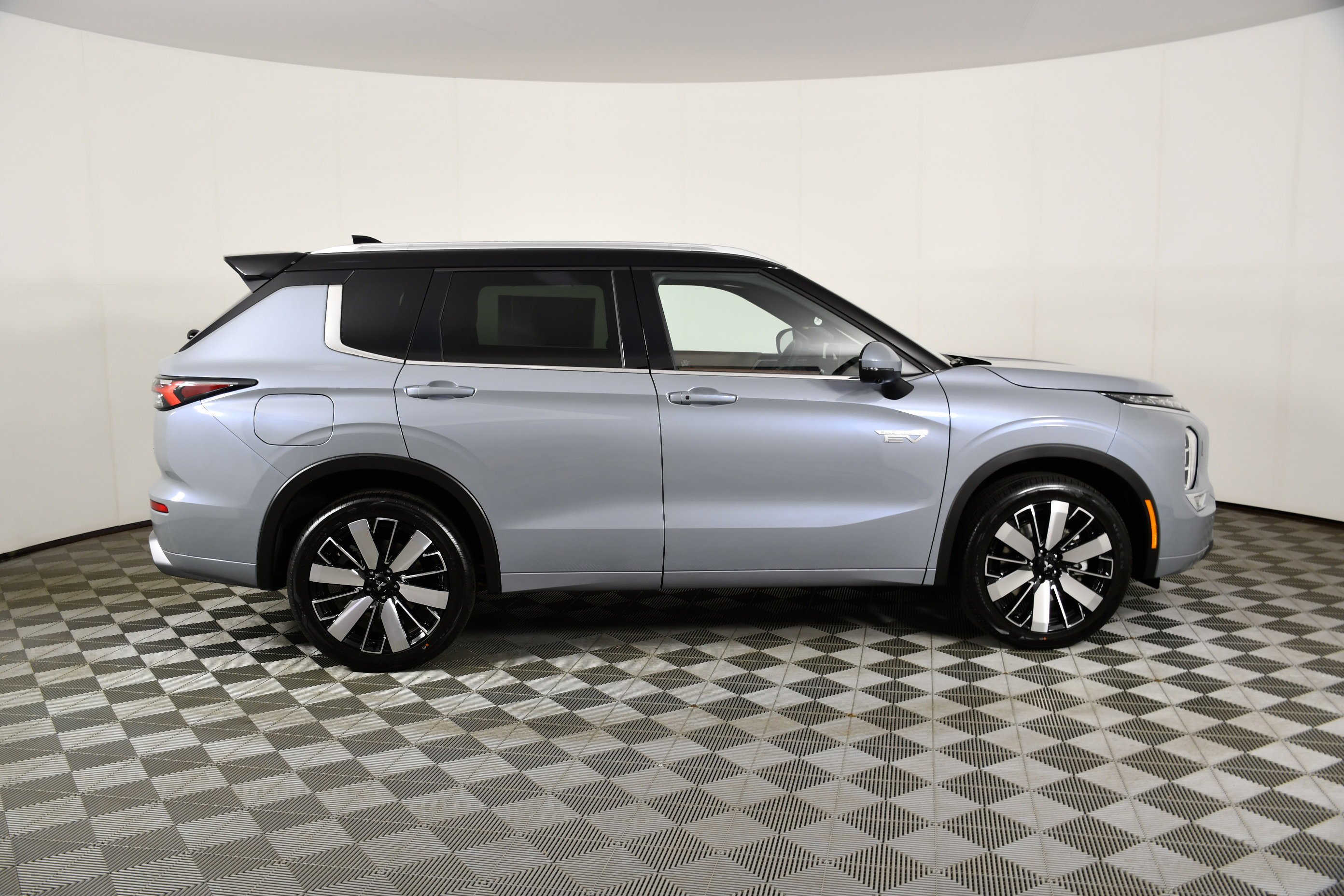 New 2026 Moonstone Mitsubishi SEL image 5