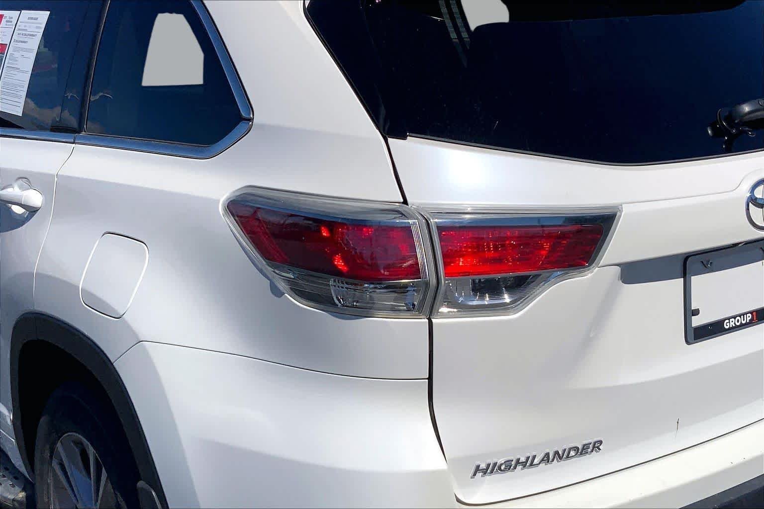 Used 2015 Blizzard Pearl Toyota XLE image 29