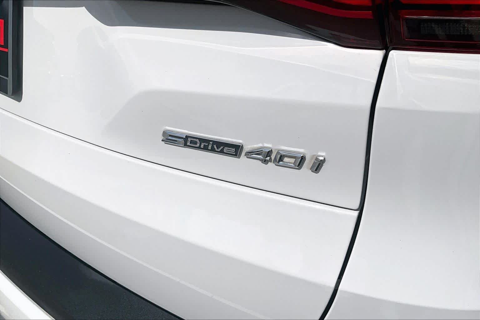 Used 2020 Alpine White BMW sDrive40i image 9
