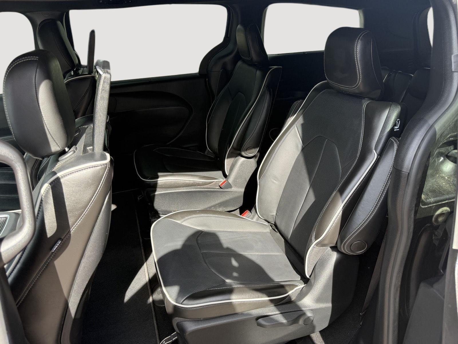 2020 Chrysler Pacifica Hybrid Limited - Photo 19