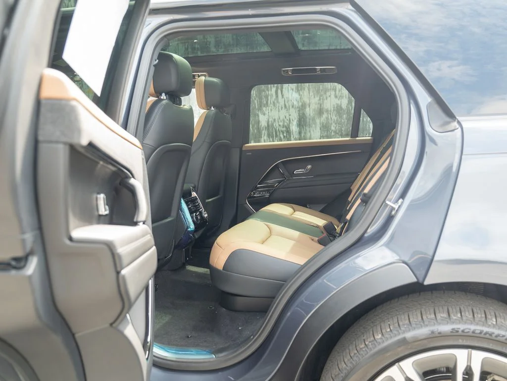New 2026 Varesine Blue Land Rover Dynamic SE image 21