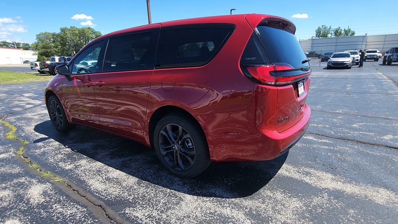 2026 Chrysler Pacifica Select - Photo 6