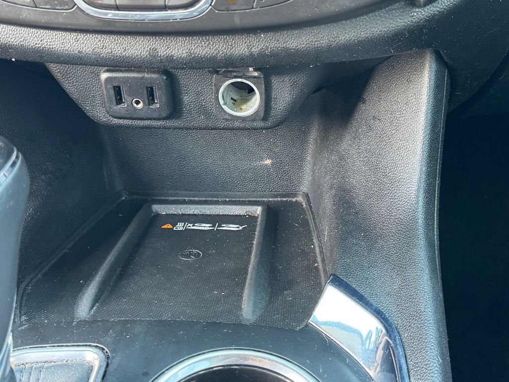 Used 2018 Beige Chevrolet Premier image 23