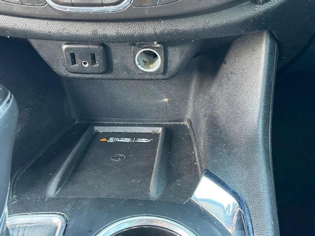 Used 2018 Beige Chevrolet Premier image 23