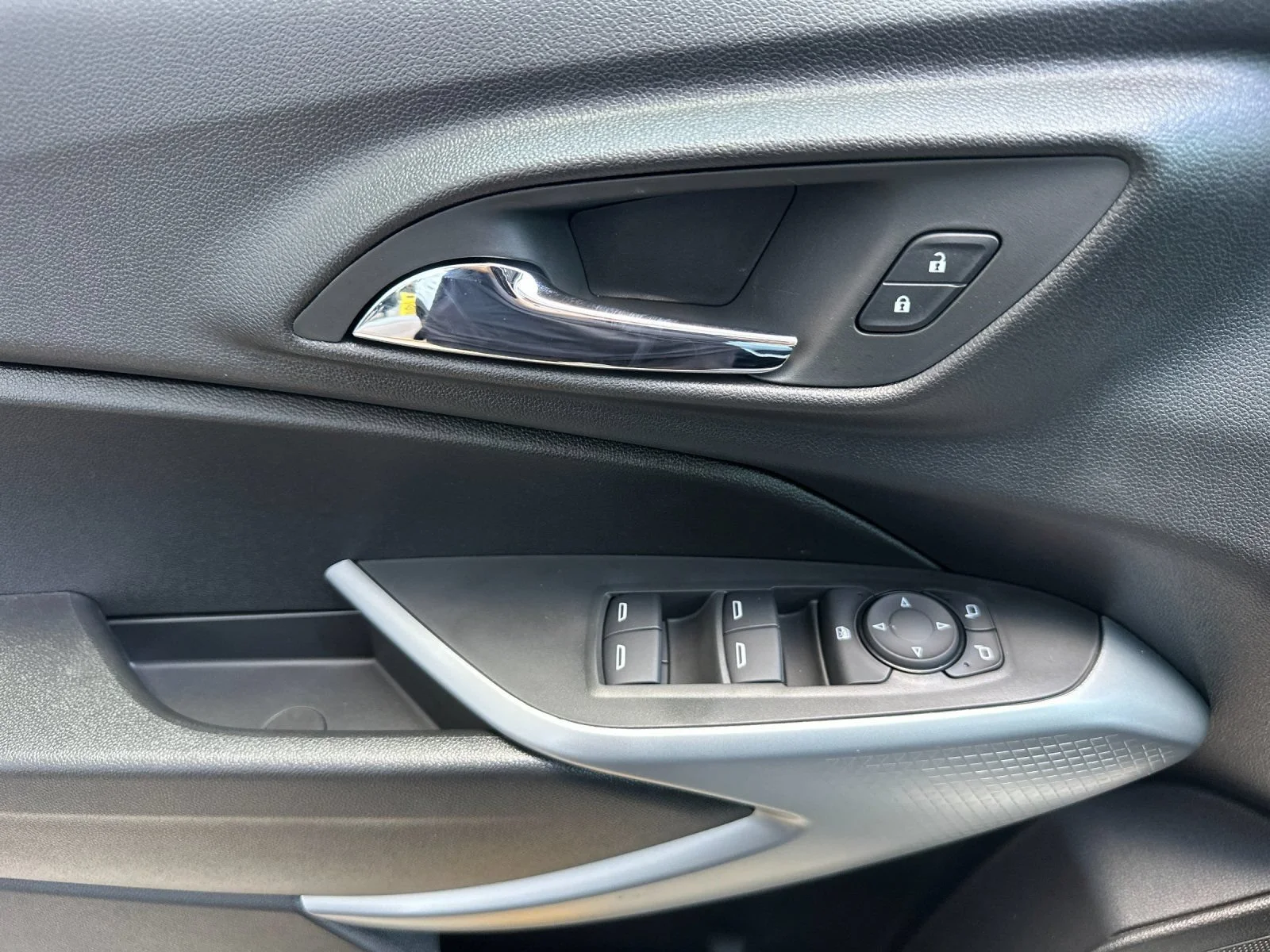 2026 Chevrolet Trax LS - Photo 11