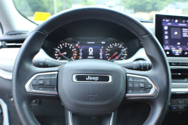 Used 2022 Bright White Clearcoat Jeep Limited image 8
