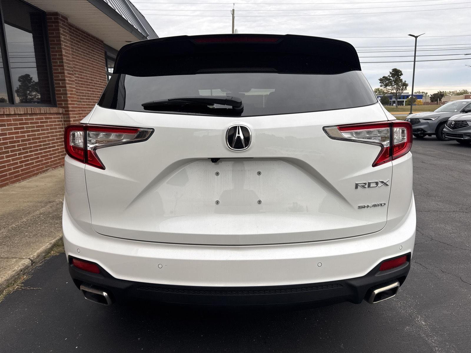 Used 2023 Platinum White Pearl Acura SH-AWD w/Tech image 5
