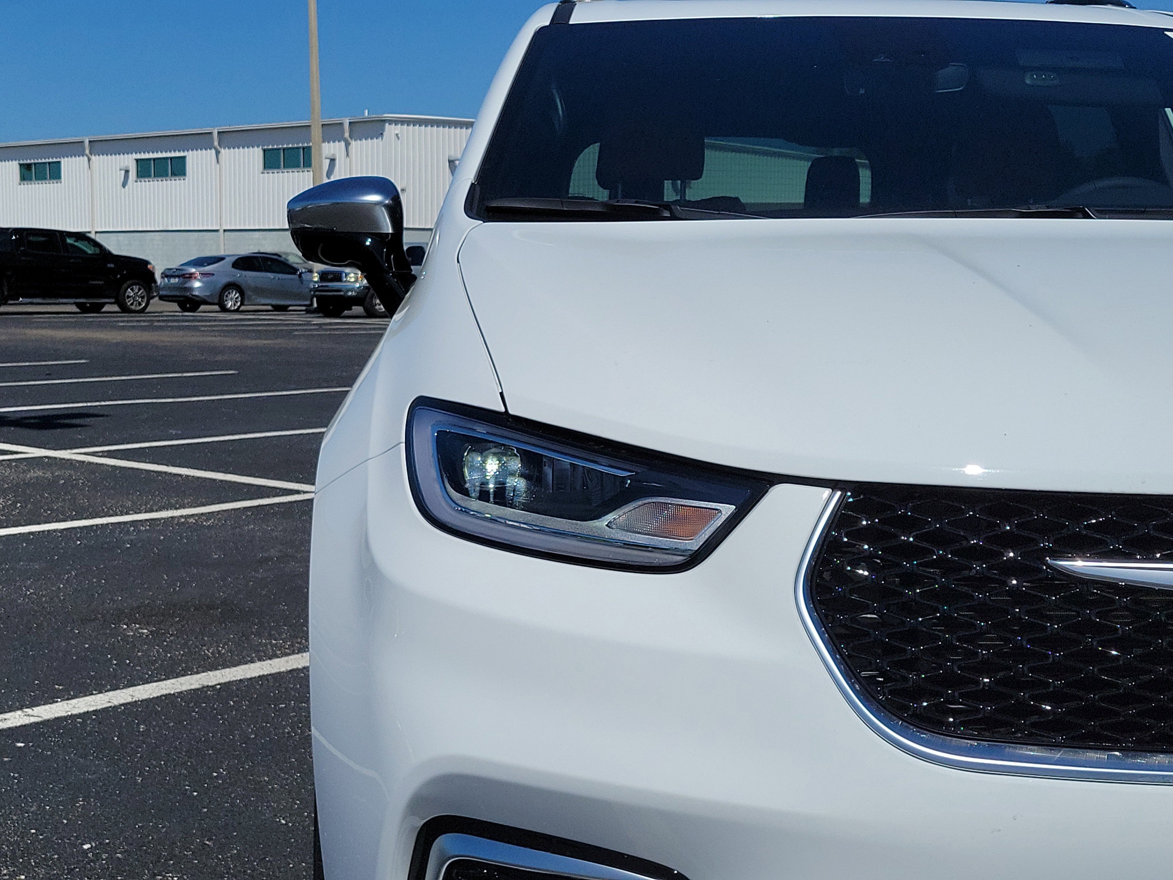 New 2026 Bright White Clear-Coat Exterior Paint Chrysler Pinnacle image 7