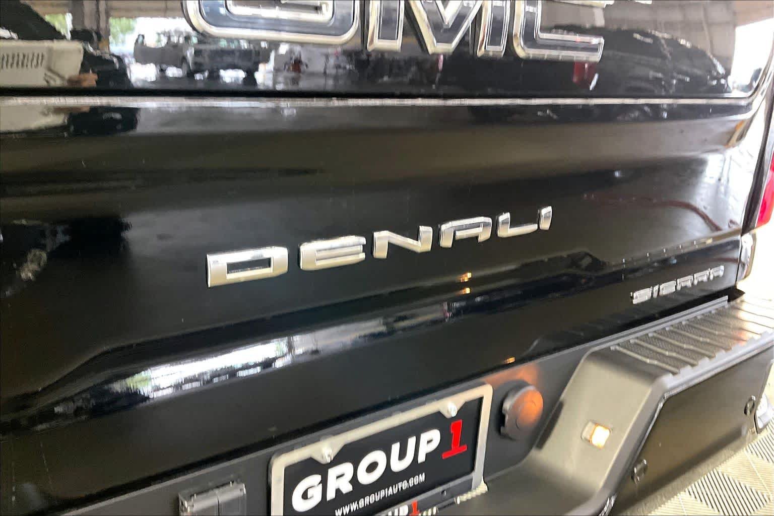 Used 2025 Onyx Black GMC Denali Ultimate image 10