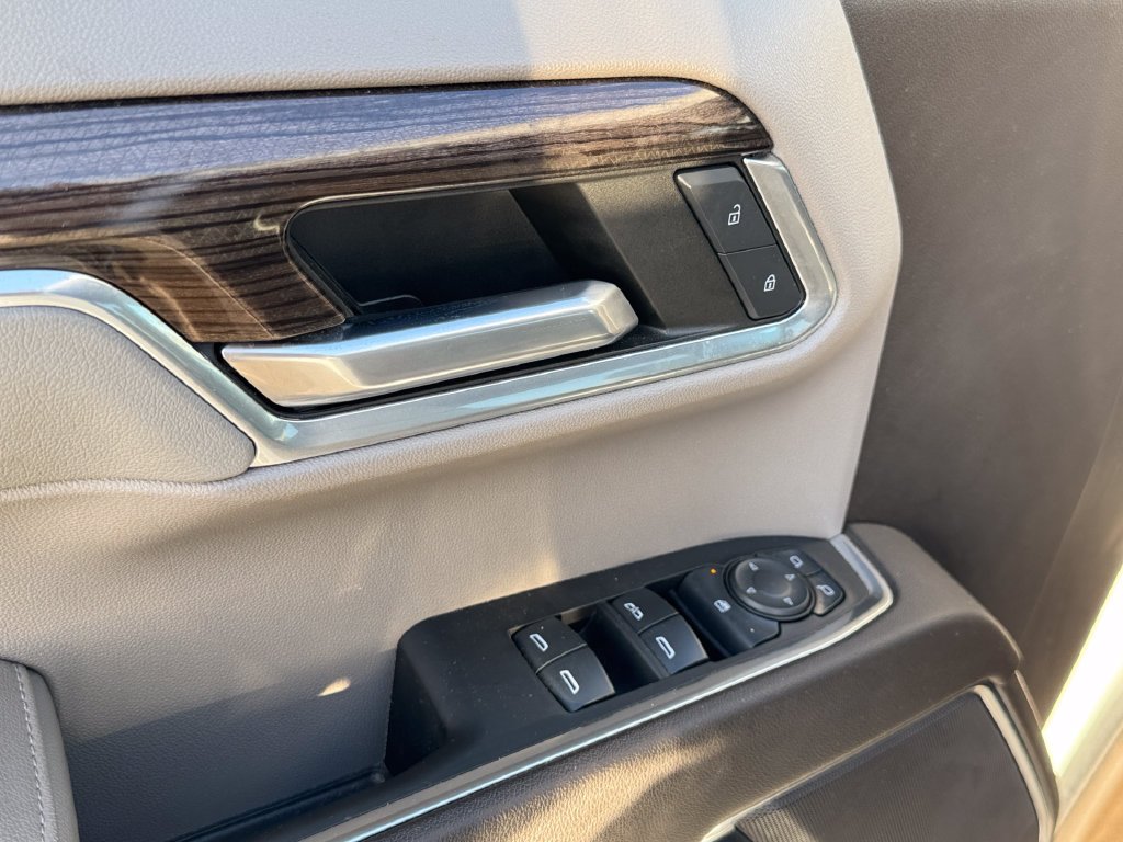 Used 2022 White Chevrolet LT image 23