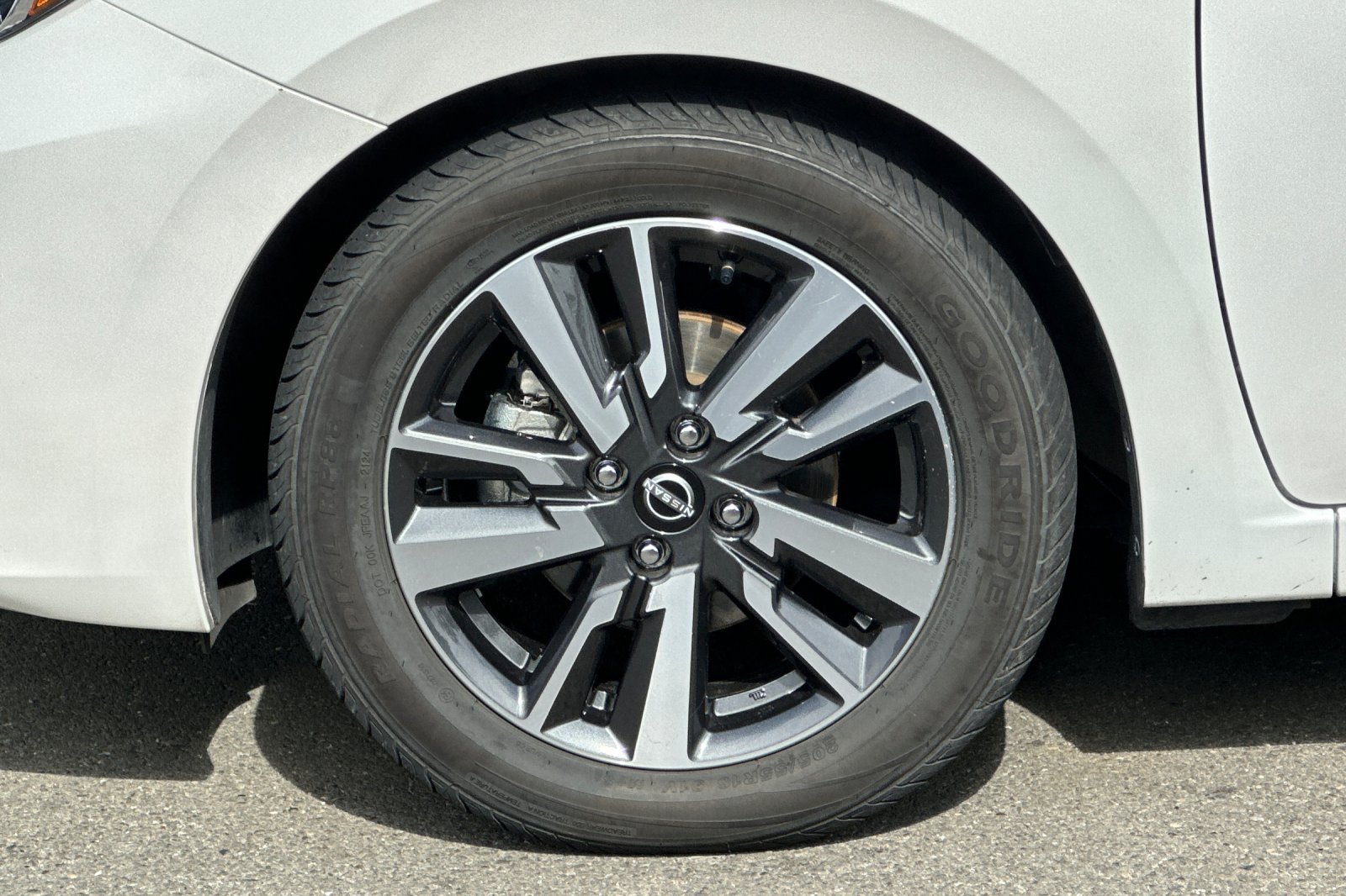 Used 2024 White Nissan 1.6 SV image 27