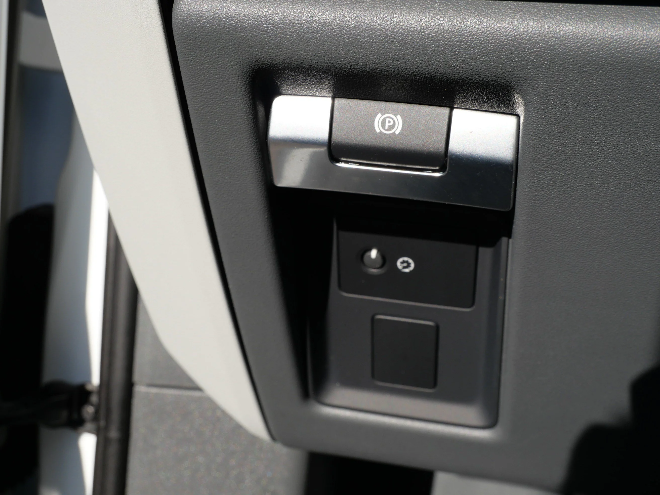 Used 2023 Fuji White Land Rover SE image 26