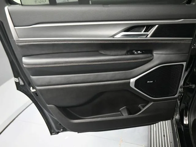New 2026 High Gloss Black Exterior Paint Jeep Limited Reserve image 26