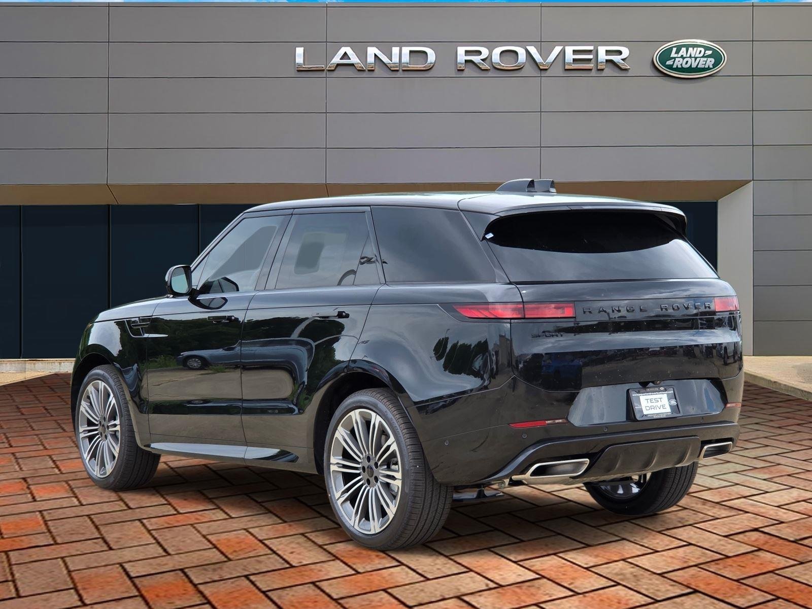 New 2026 Santorini Black Land Rover Dynamic SE image 4