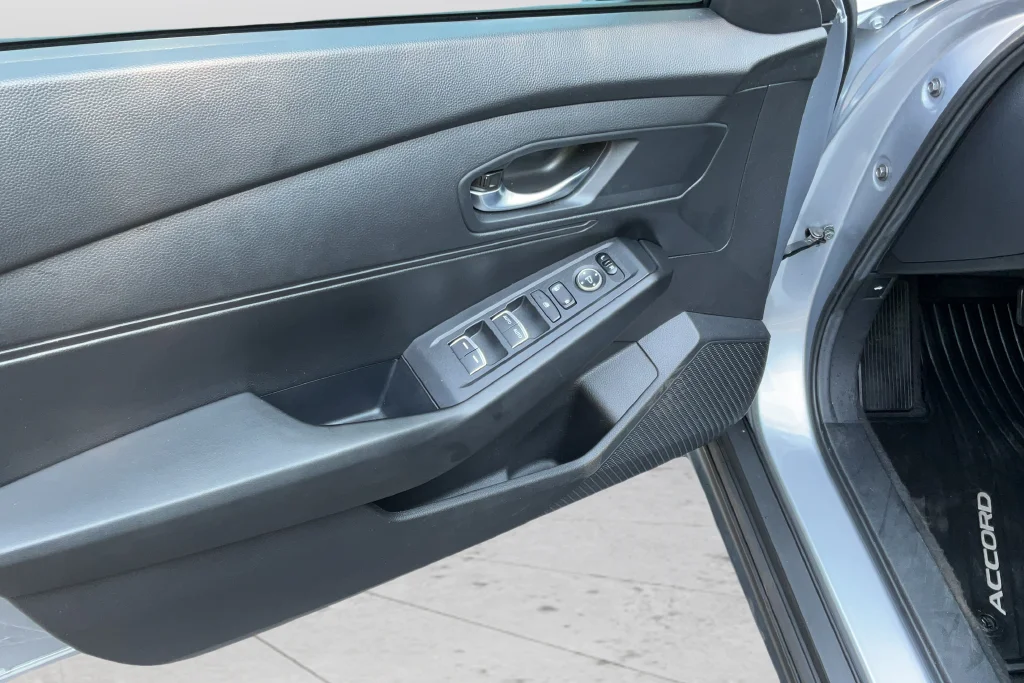 2025 Honda Accord LX - Photo 27