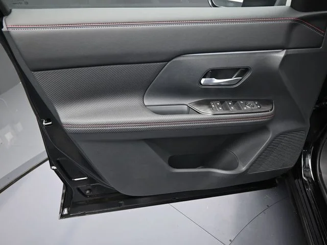 2025 Nissan Kicks SR - Photo 9
