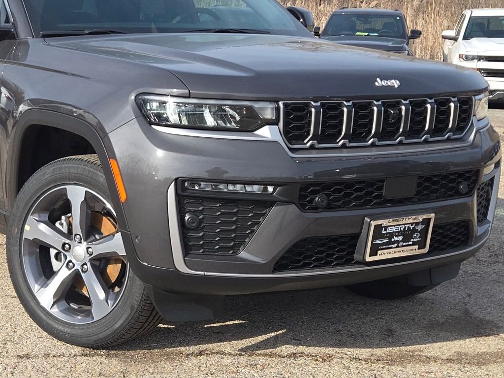 New 2026 Baltic Gray Metallic Clear-Coat Exterior Paint Jeep Limited image 4