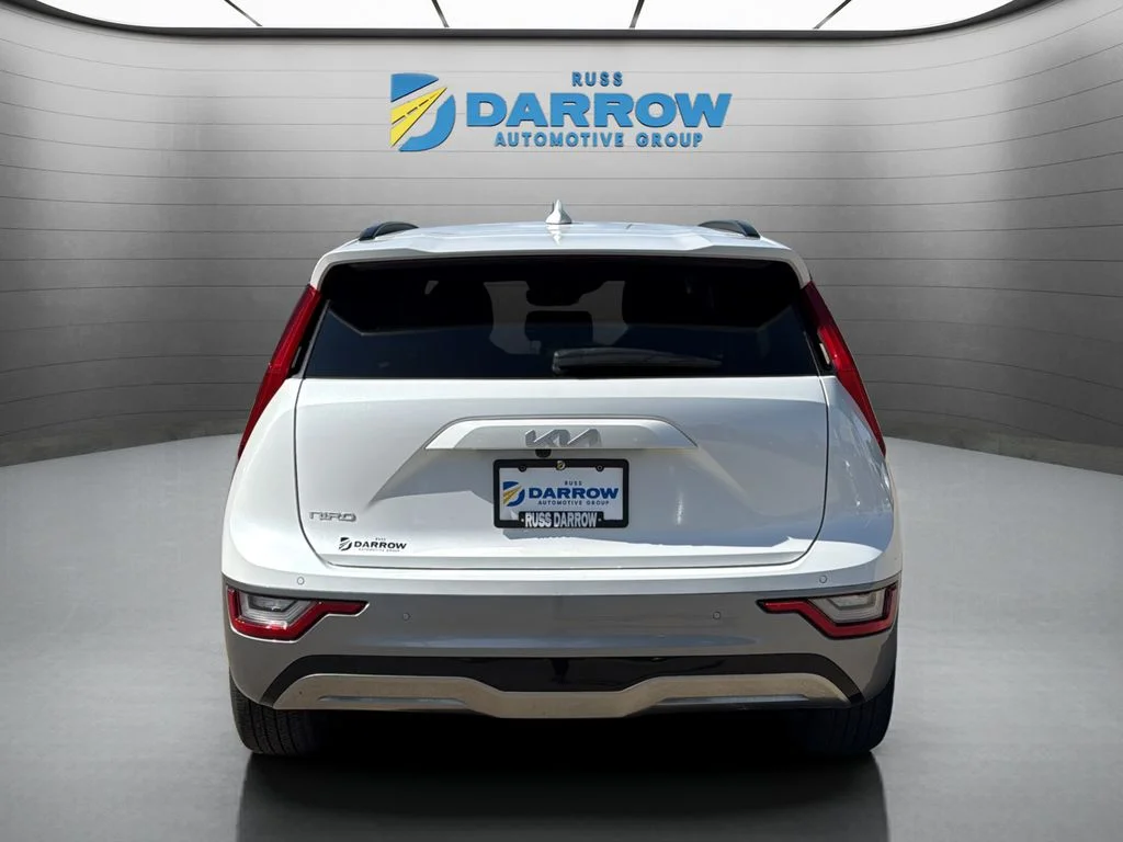 Used 2023 White Kia Wave image 4