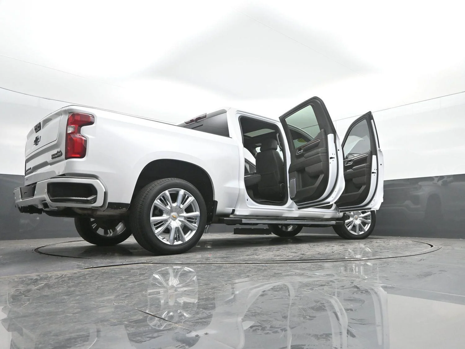 Used 2023 Iridescent Pearl Tricoat Chevrolet High Country image 54
