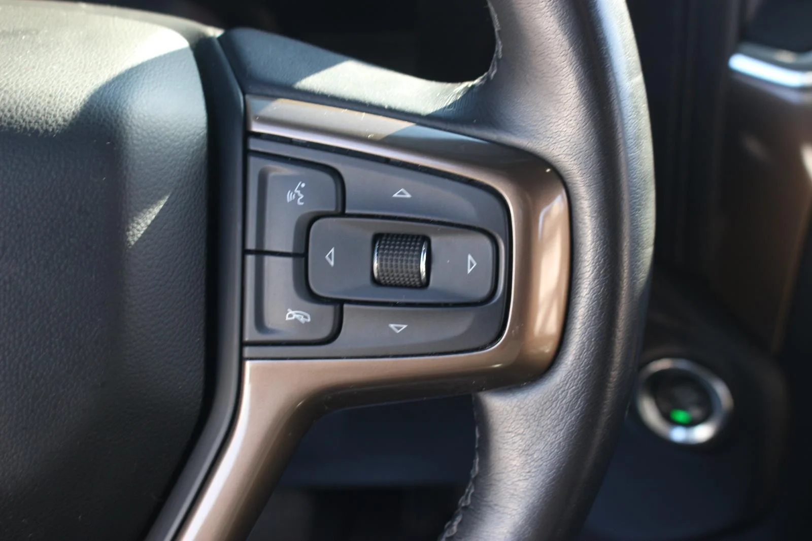 Used 2021 IRIDESCENT PEARL TRICOAT Chevrolet High Country image 20