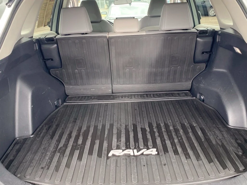Used 2022  Toyota XLE Premium image 11