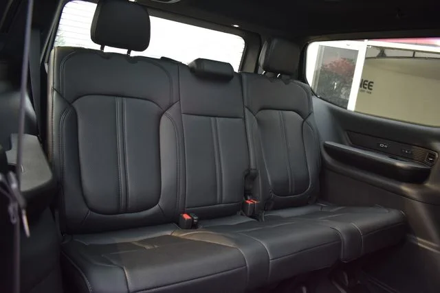 New 2026 Fathom Blue Pearl-Coat Exterior Paint (Late Availability) Jeep Limited Altitude image 20
