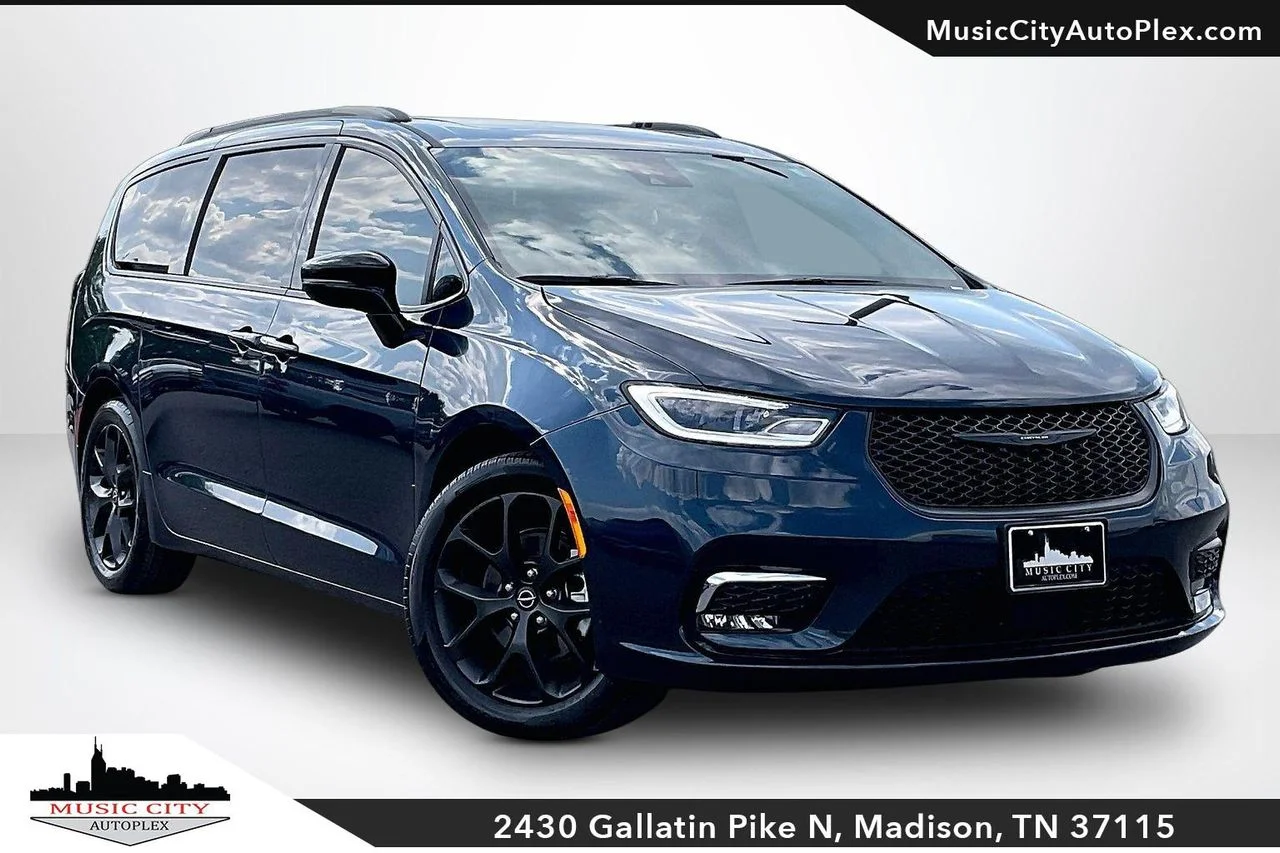 2025 Chrysler Pacifica Limited's photo