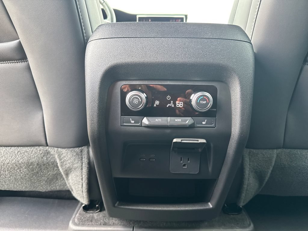 2025 GMC Acadia Denali - Photo 38