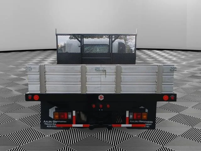 New 2025 Arc White Chevrolet  image 4