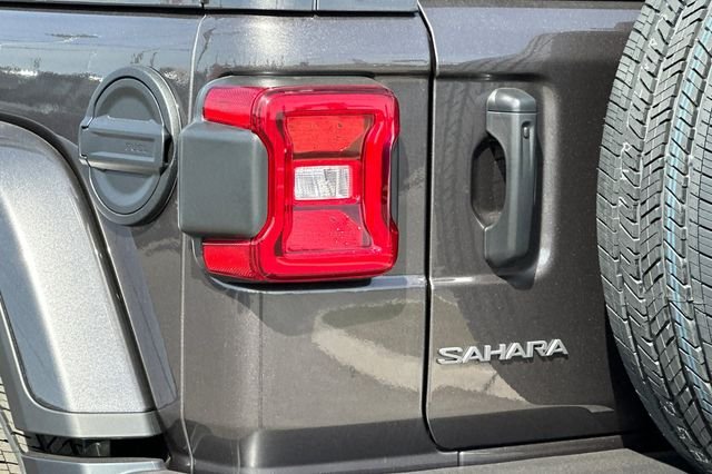 New 2026 Granite Crystal Metallic Clear-Coat Exterior Paint Jeep Sahara image 26