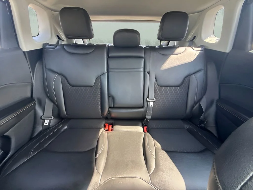 Used 2018 Gray Jeep Latitude image 8
