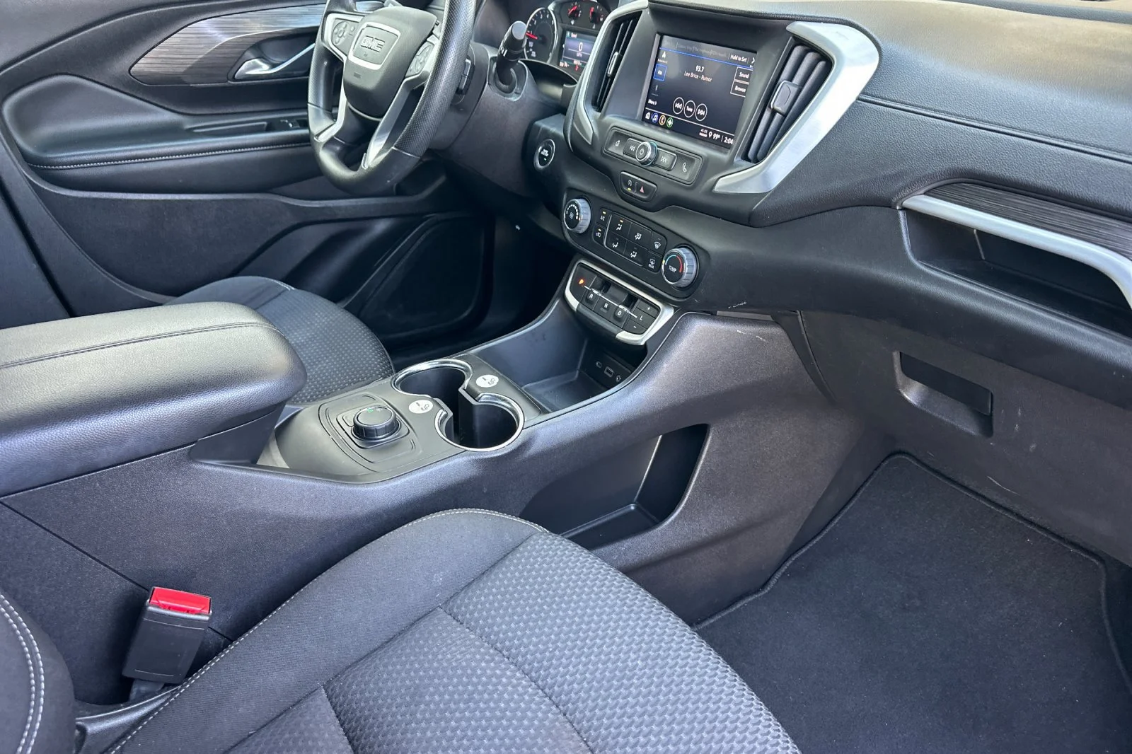 Used 2024 White GMC SLE image 16