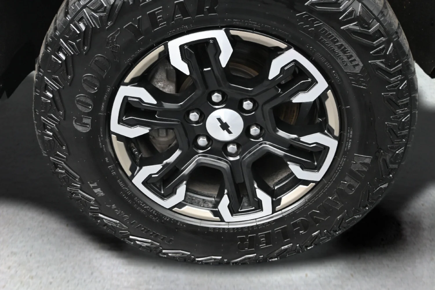 Used 2024 Summit White Chevrolet ZR2 image 26