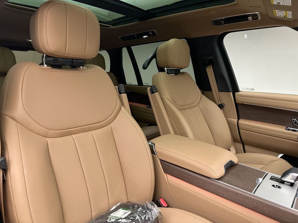 New 2026 Belgravia Green Land Rover SE image 6